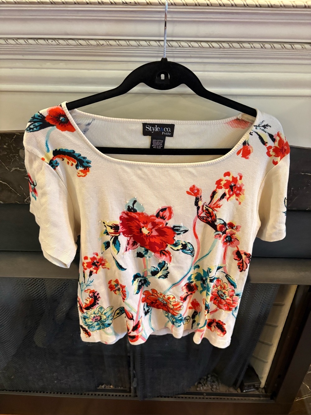 Style & Co Petite White Floral Short Sleeve Top size Lg. Petite